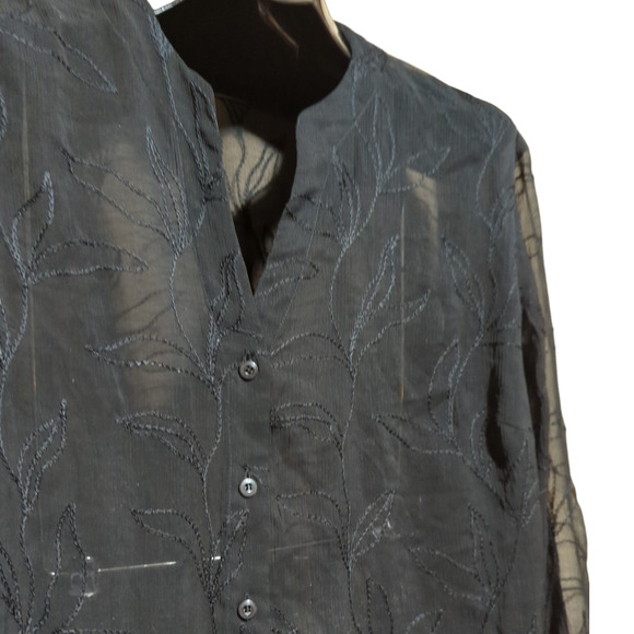 EVAN-PICONE Black Sheer Embroidered Floral Button V-neck Top Plus 2X - Picture 4 of 6